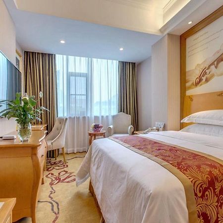 Vienna Hotel Guilin Airport Road Rongshan Exterior photo